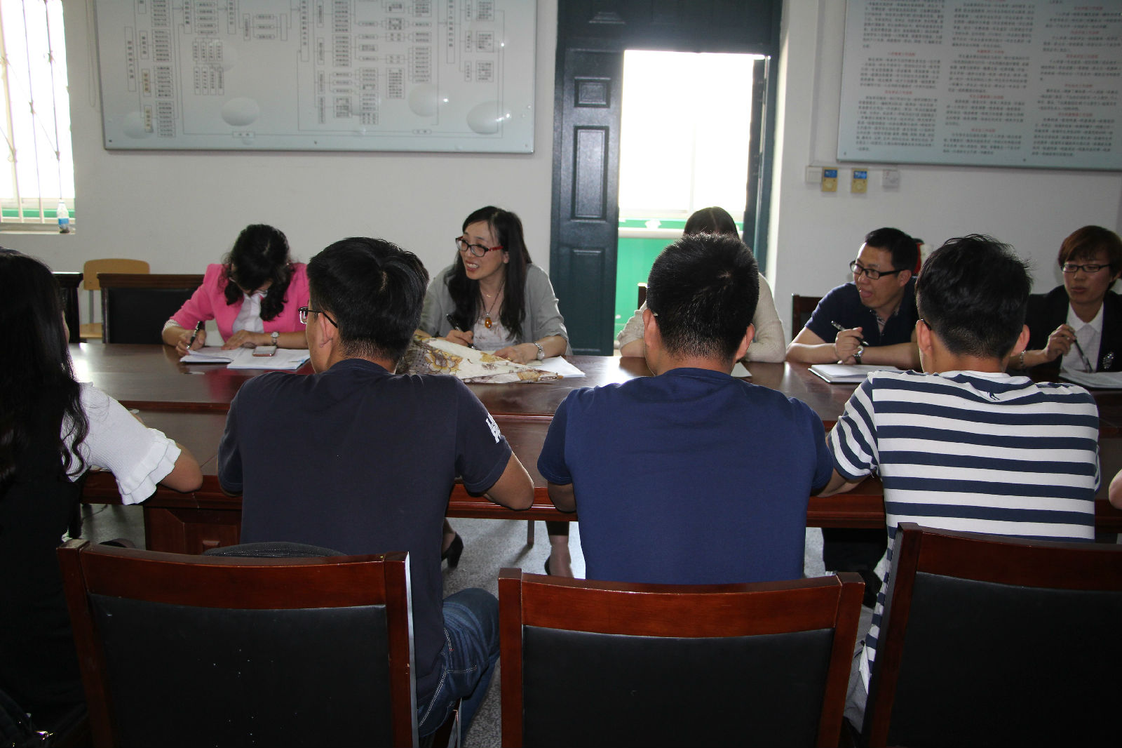学生座谈会2.JPG